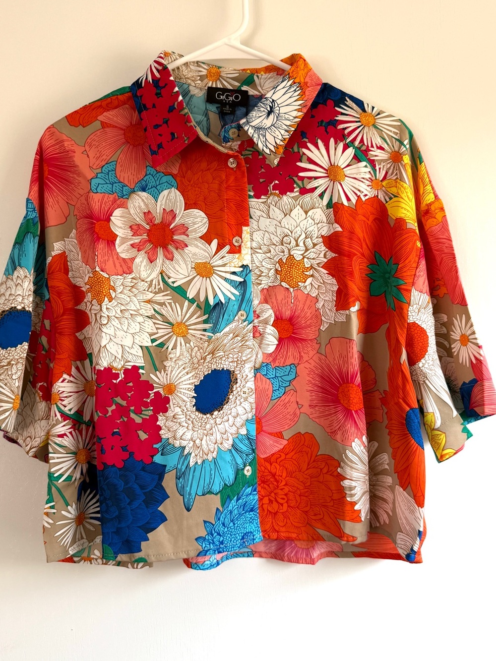 Gigio Multicolor Floral Button-Down Short Sleeve Top Vibrant Flowers Semi crop